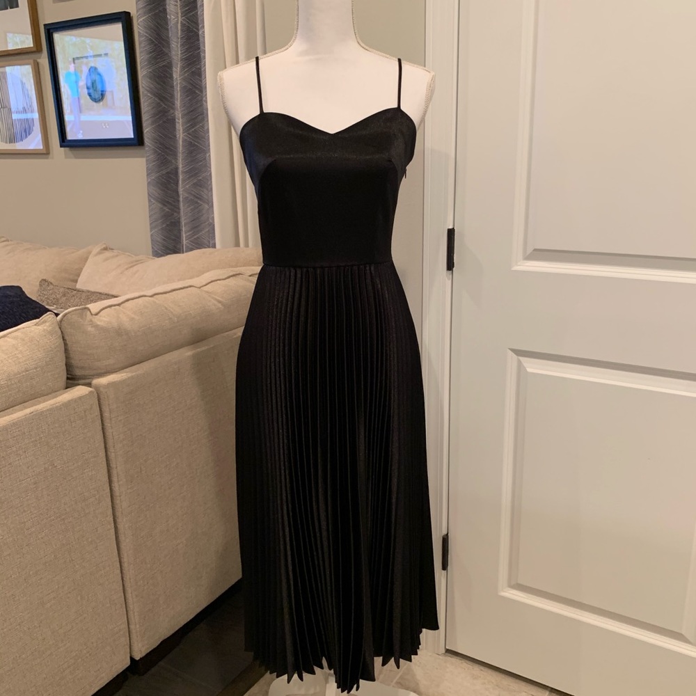 GB Sleeveless Pleated Satin A-Line Midi/Size2